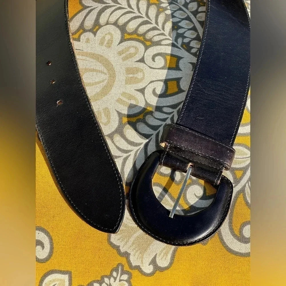 Anne Klein — Vintage Big Buckle Leather Belt - Picture 2 of 4